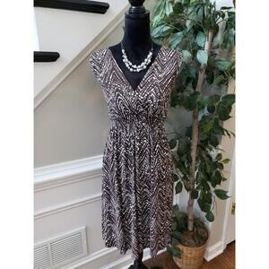 Kenneth Cole Sheath Dress Women's Medium Black White Geo Print Smocked Pleated
